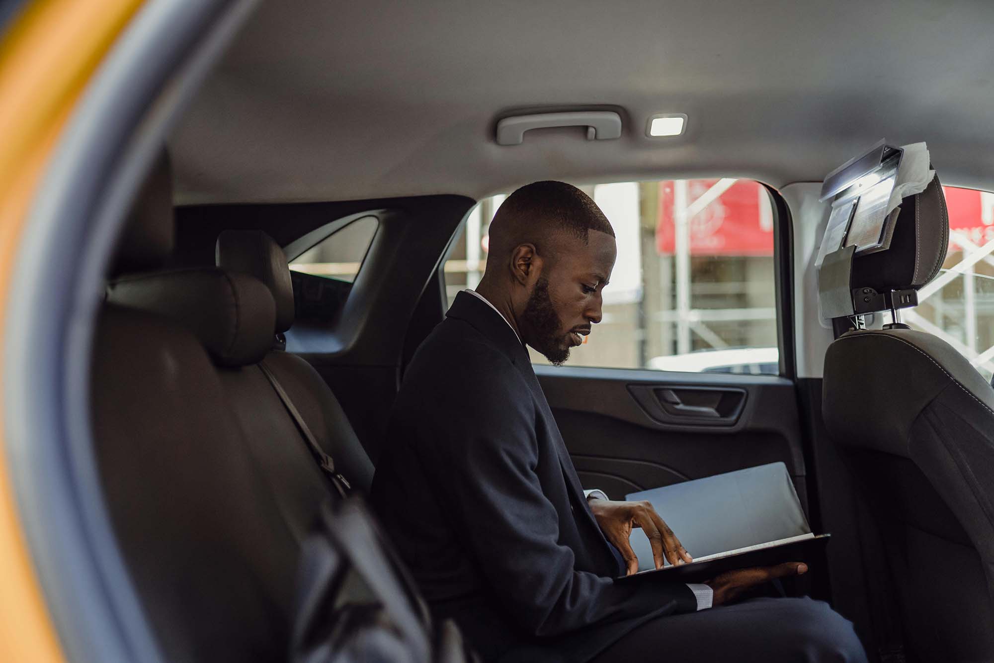 Why Pre-Booking Your Airport Transfer Saves You Time & Money